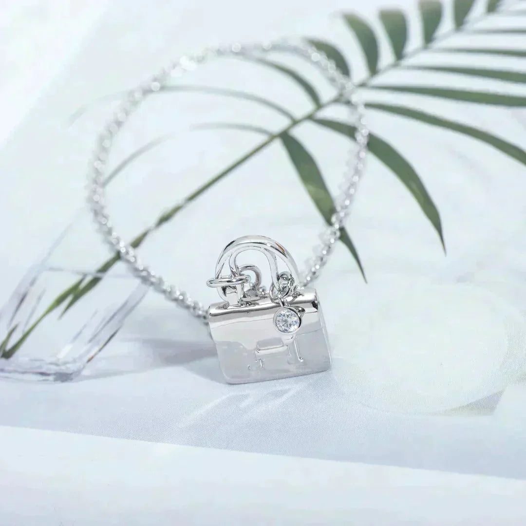 [Royal Jewelry]AMULETTE PEDANT SILVER NECKLACE