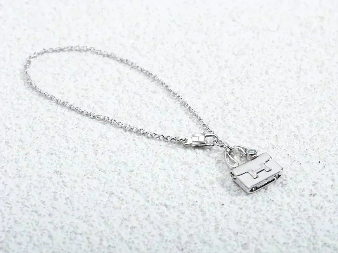 [Royal Jewelry]AMULETTE PEDANT SILVER NECKLACE