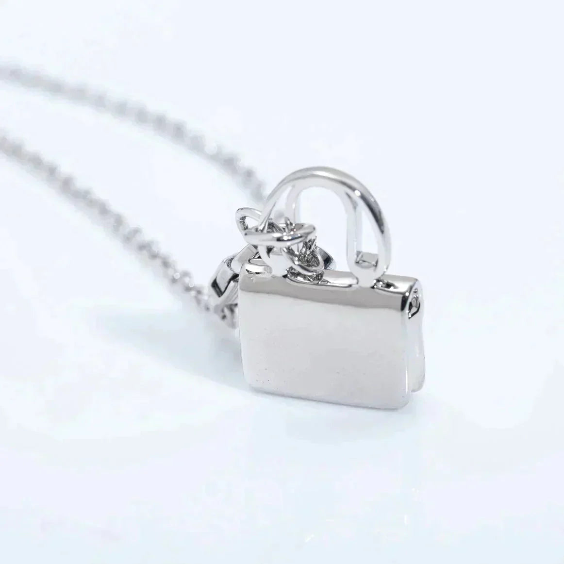 [Royal Jewelry]AMULETTE PEDANT SILVER NECKLACE