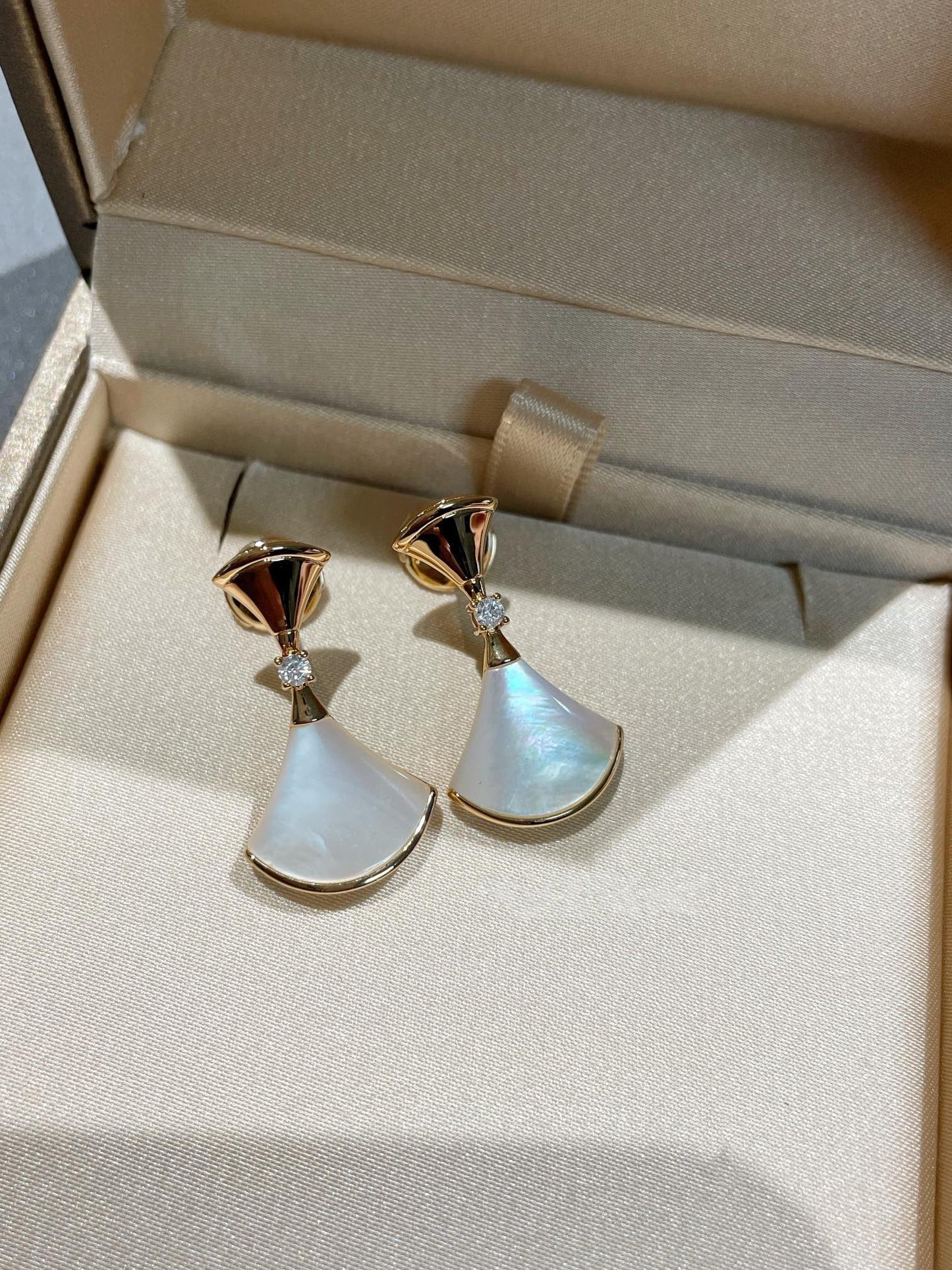 [Royal Jewelry]DREAM MOP 1 DIAMOND EARRINGS