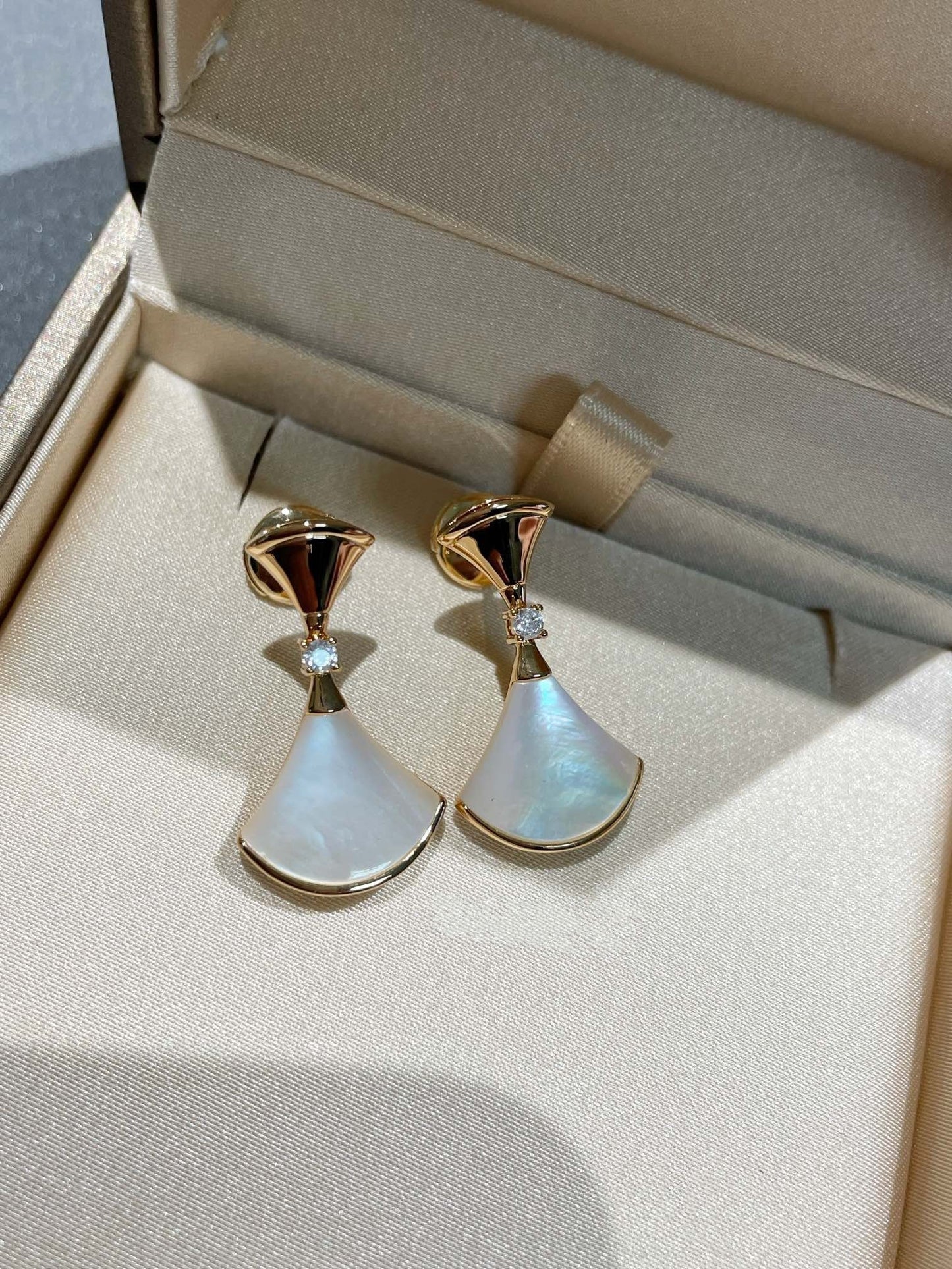 [Royal Jewelry]DREAM MOP 1 DIAMOND EARRINGS
