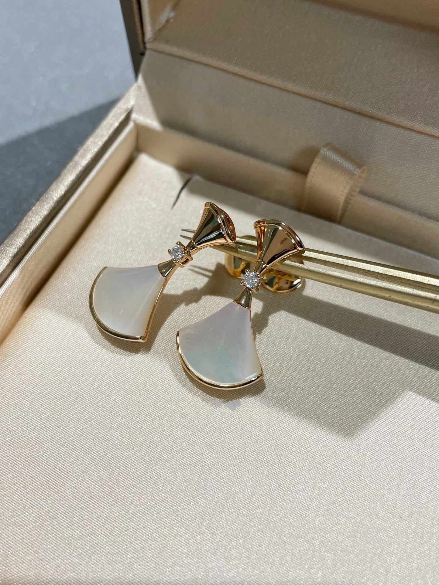 [Royal Jewelry]DREAM MOP 1 DIAMOND EARRINGS