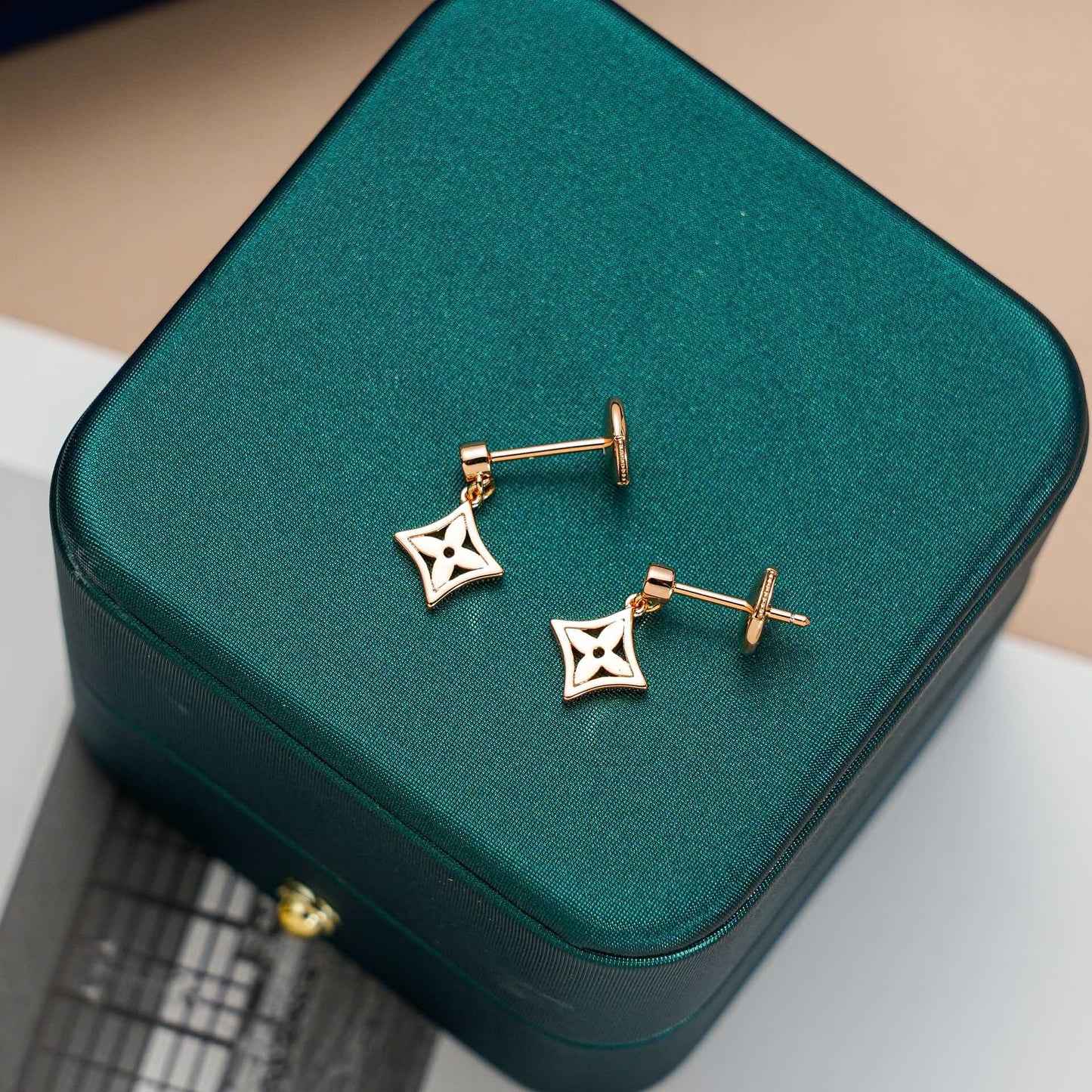 [Royal Jewelry]STAR EARRINGS GOLD