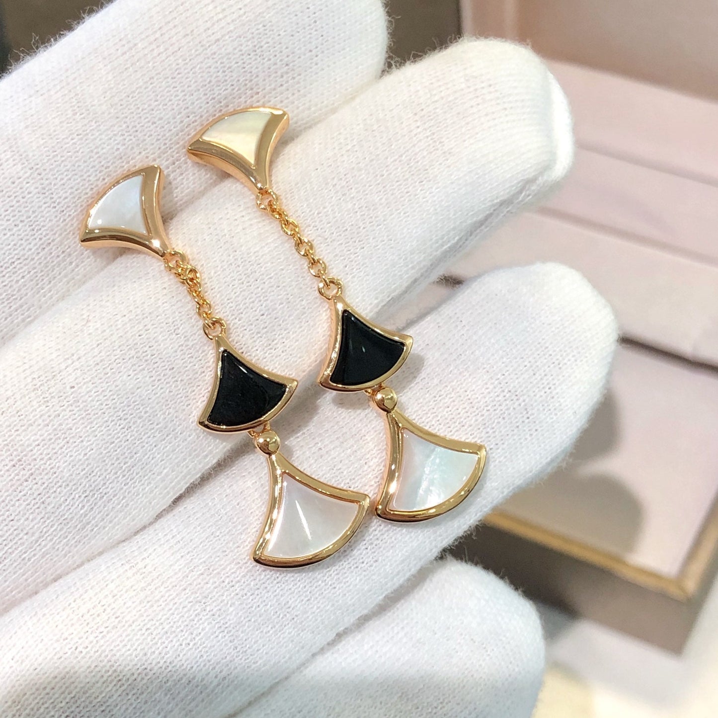 [Royal Jewelry]DREAM EARRINGS 3 MOTIFS ONYX MOP PINK GOLD