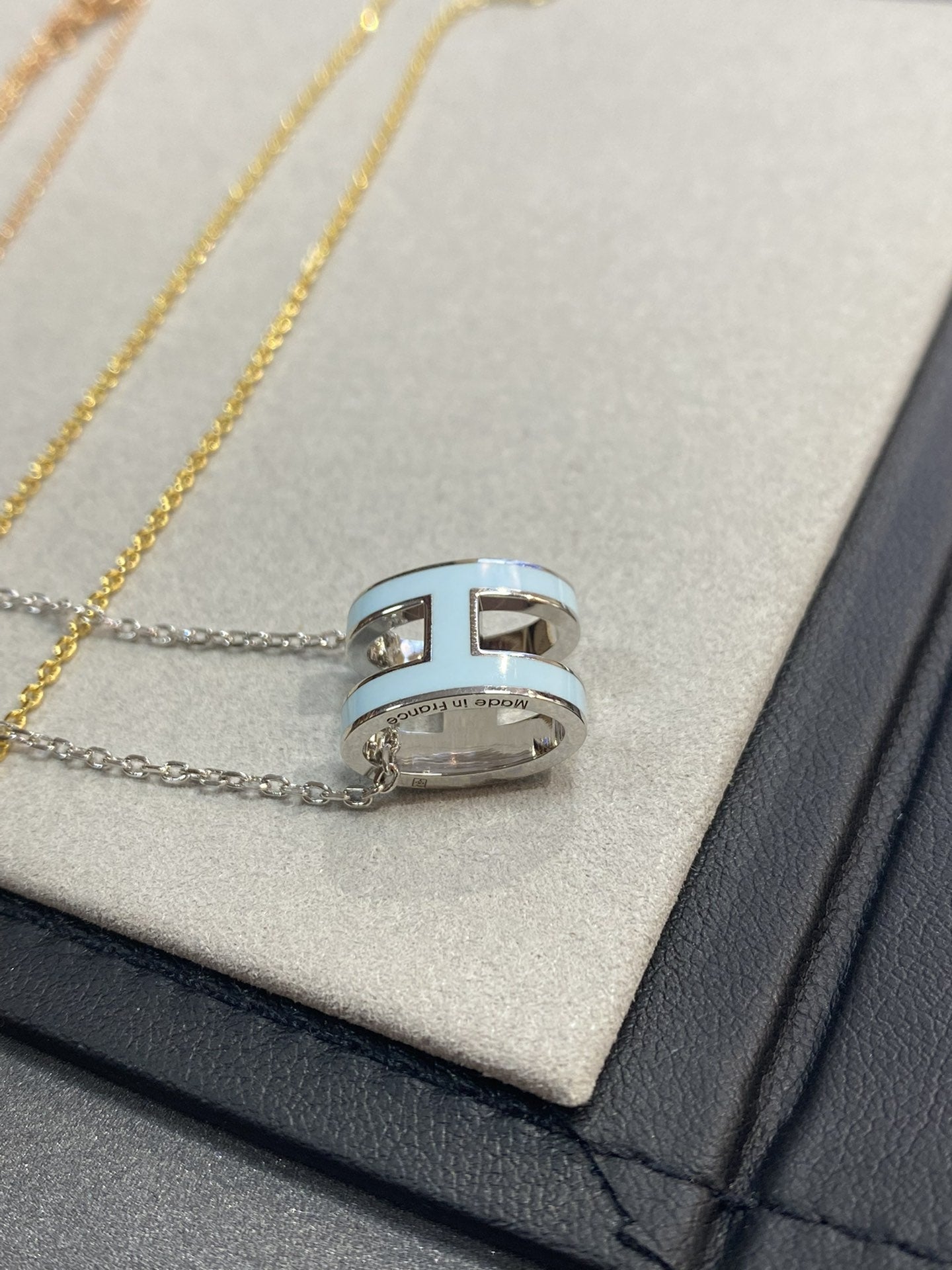 [Royal Jewelry]POP H LIGHT BLUE NECKLACE
