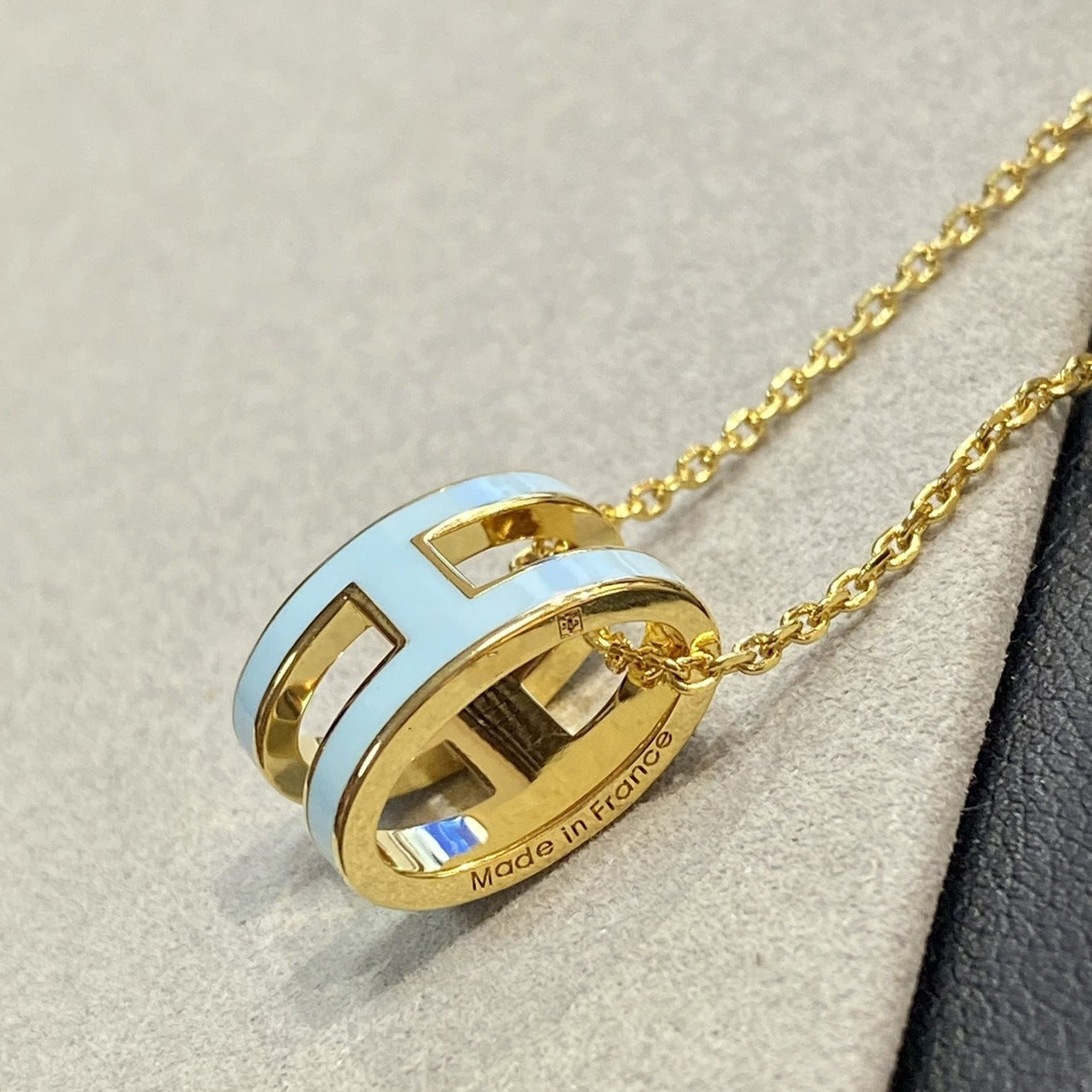 [Royal Jewelry]POP H LIGHT BLUE NECKLACE