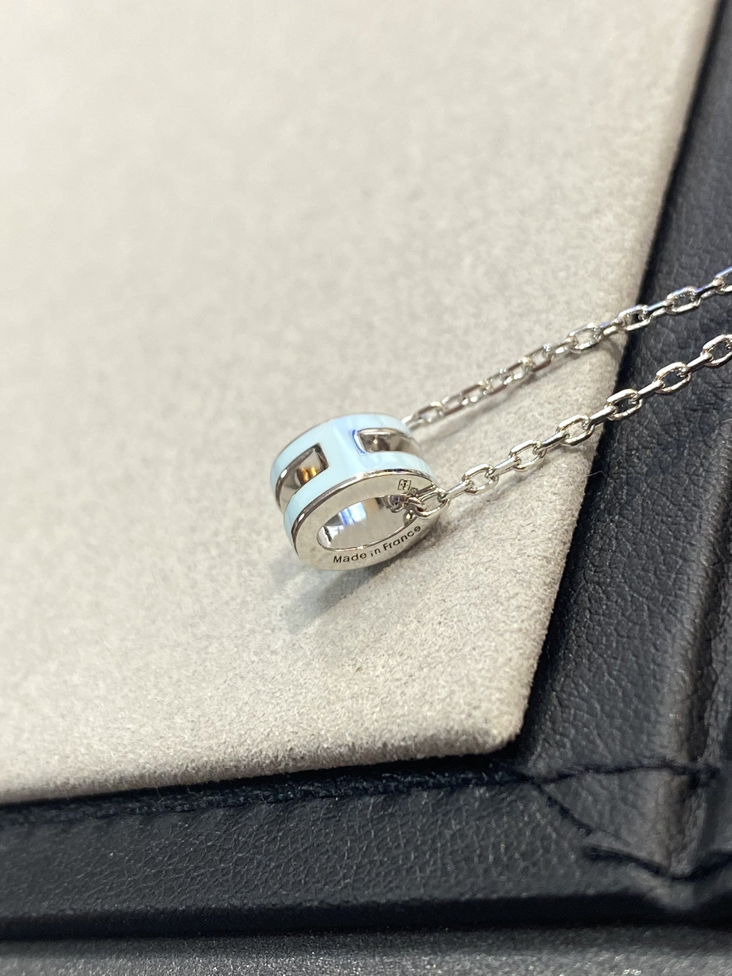 [Royal Jewelry]POP H LIGHT BLUE NECKLACE