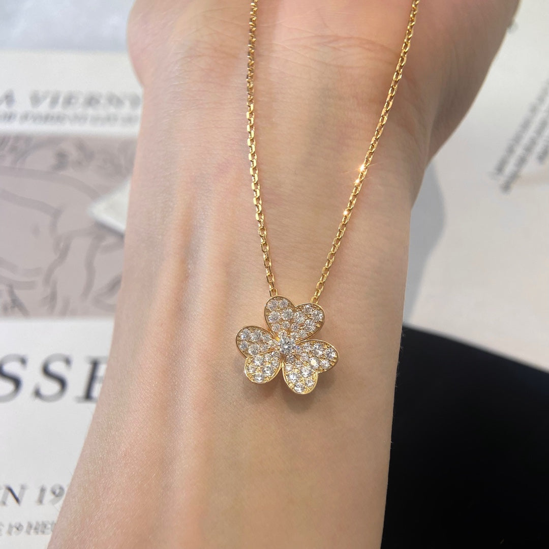 [Royal Jewelry]FLOWER DIAMOND NECKLACE
