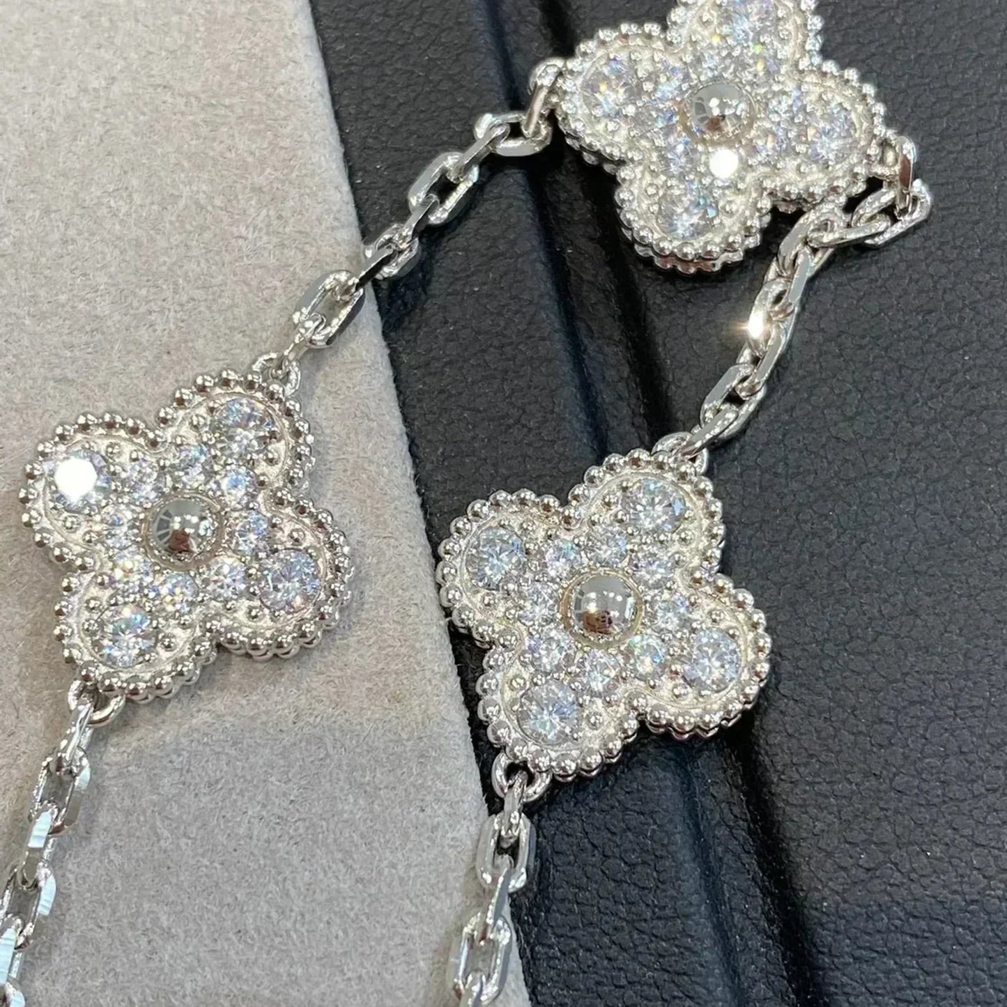 [Royal Jewelry]CLOVER 5 MOTIFS  DIAMOND BRACELET SILVER
