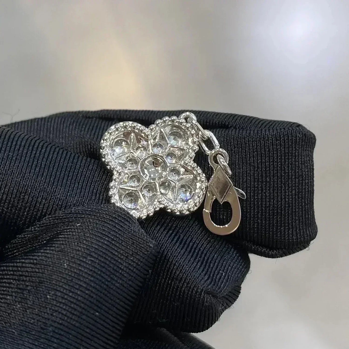 [Royal Jewelry]CLOVER 5 MOTIFS  DIAMOND BRACELET SILVER