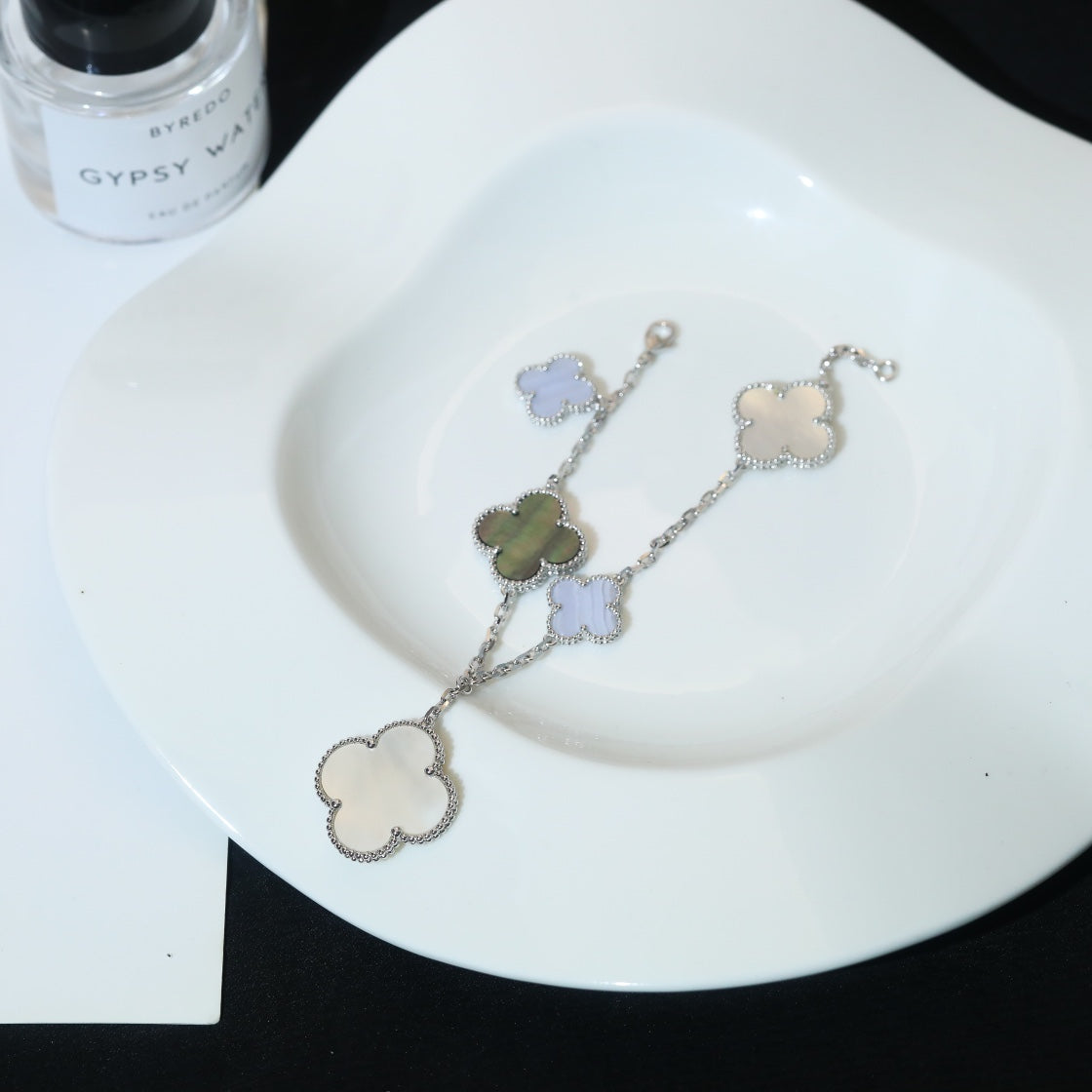[Royal Jewelry]CLOVER BRACELET 5 MOTIFS MOP CHALCEDONY SILVER