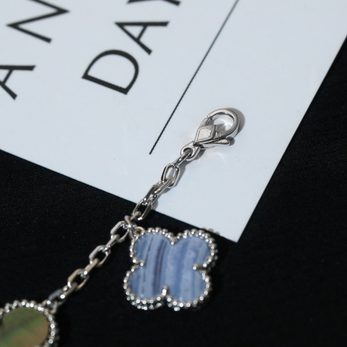 [Royal Jewelry]CLOVER BRACELET 5 MOTIFS MOP CHALCEDONY SILVER