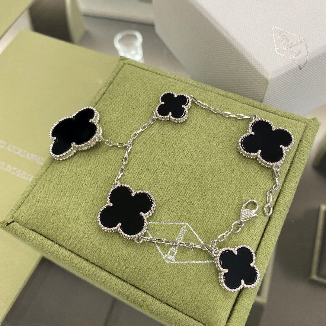 [Royal Jewelry]CLOVER 5 MOTIFS SIVLER ONYX BRACELET