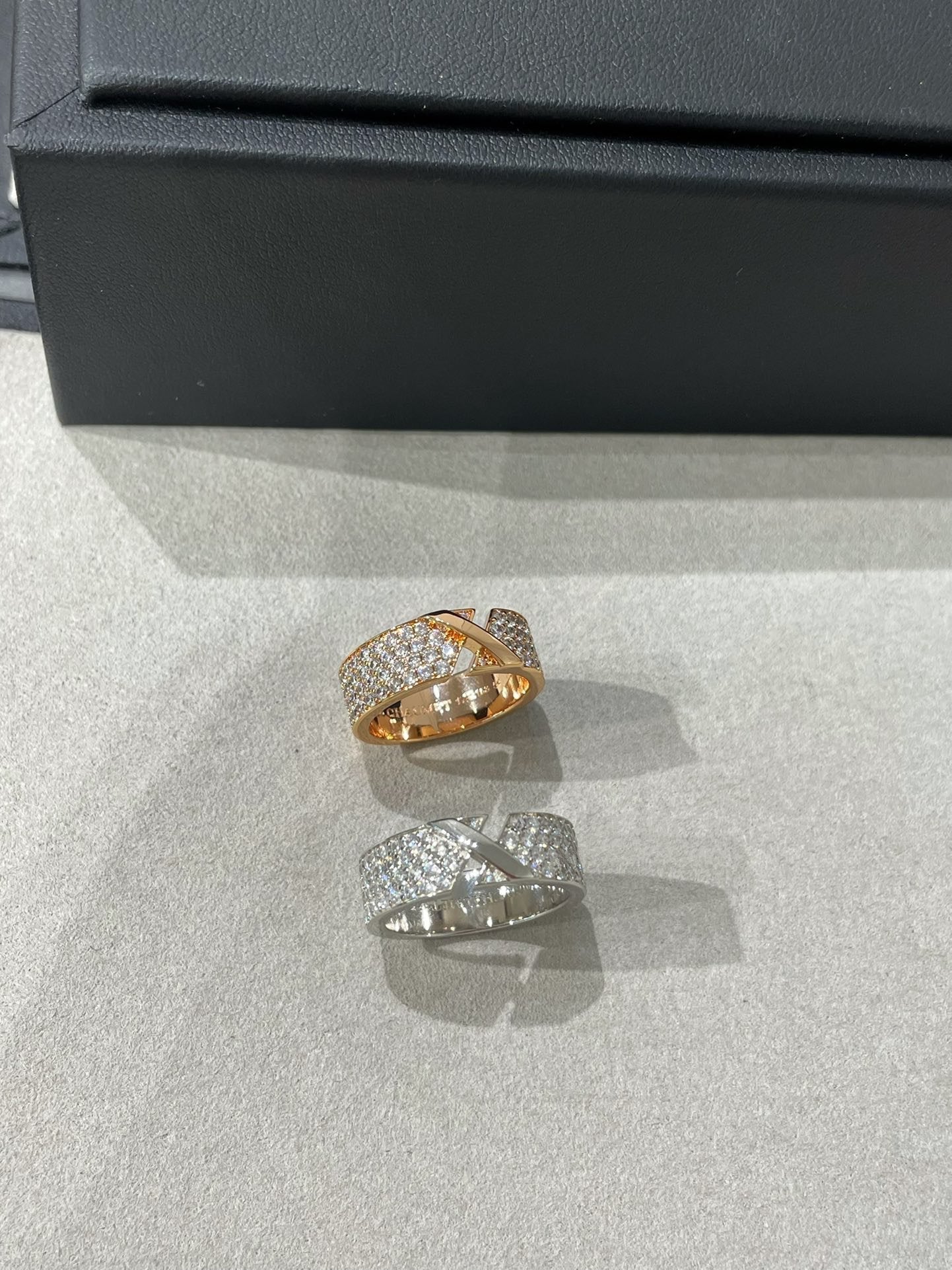 [Royal Jewelry]LIENS EVIDENCE  DIAMOND PAVED RING