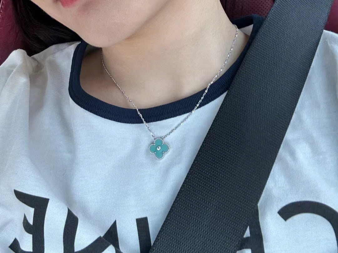 [Royal Jewelry]CLOVER 1 DIAMOND LIGHT BLUE SILVER NECKLACE