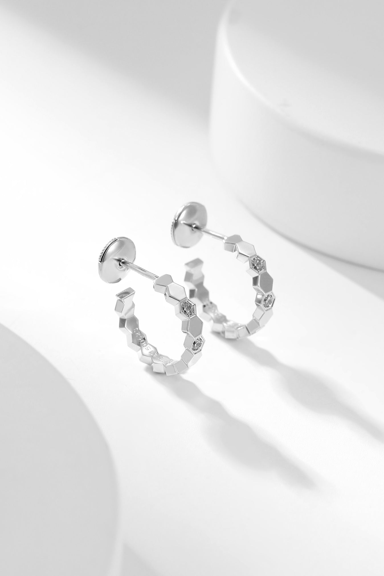 [Royal Jewelry]BEE LOVE DIAMOND HOOP EARRINGS