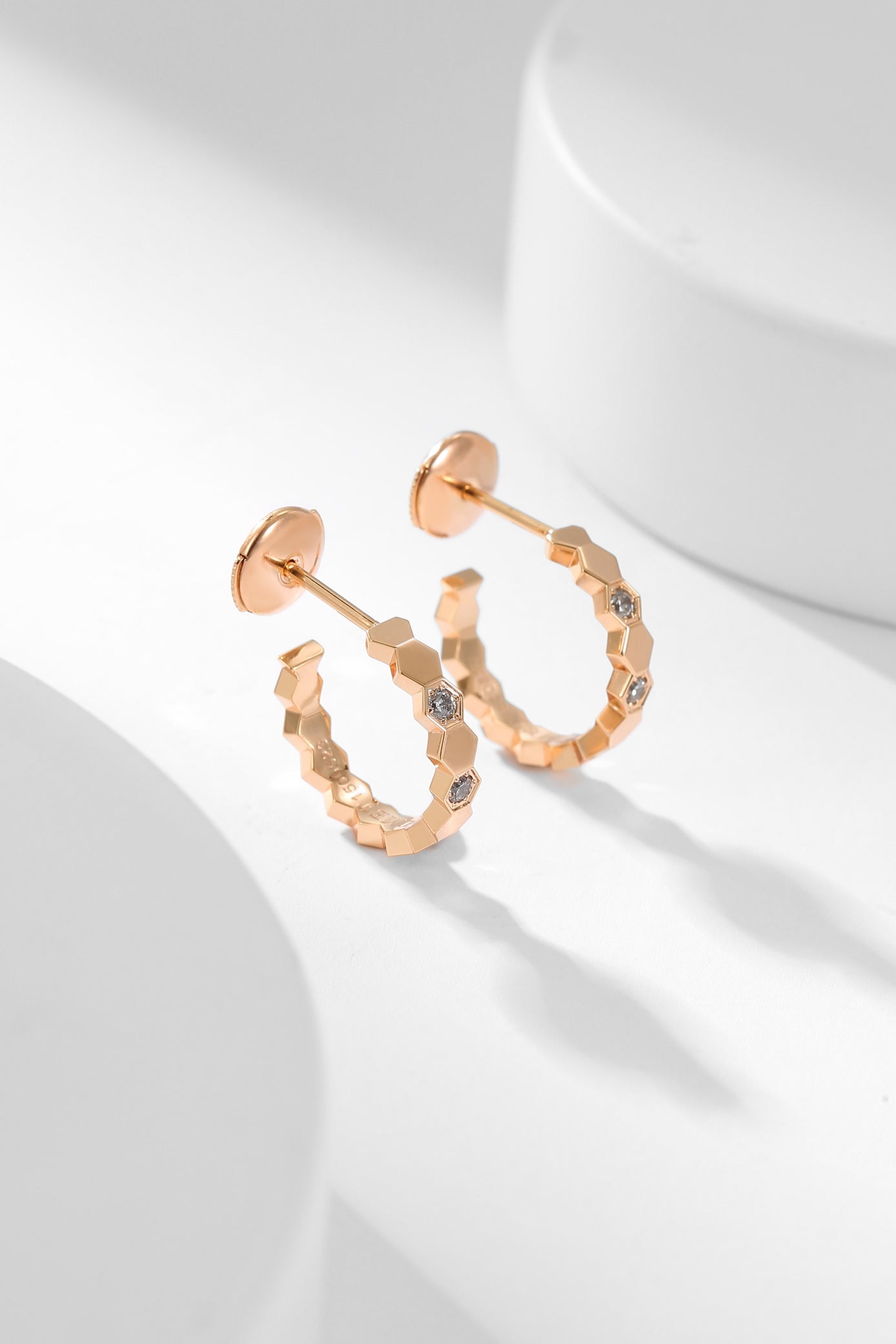 [Royal Jewelry]BEE LOVE DIAMOND HOOP EARRINGS