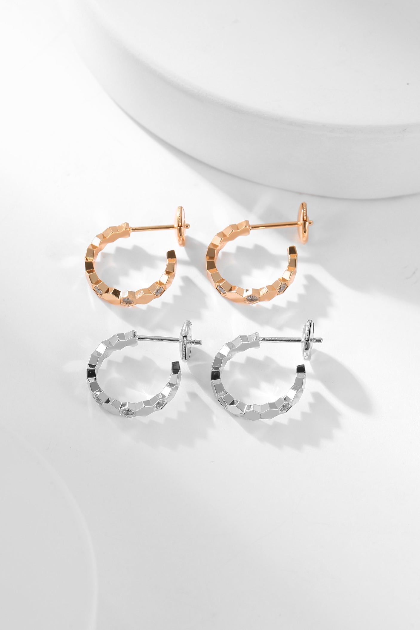 [Royal Jewelry]BEE LOVE DIAMOND HOOP EARRINGS