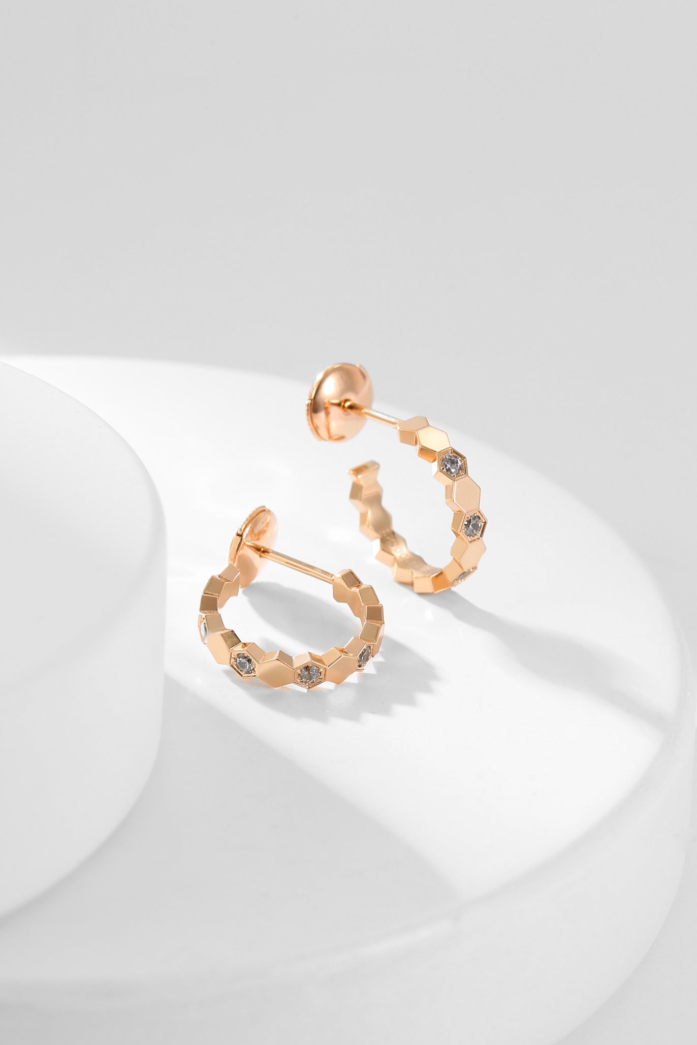 [Royal Jewelry]BEE LOVE DIAMOND HOOP EARRINGS