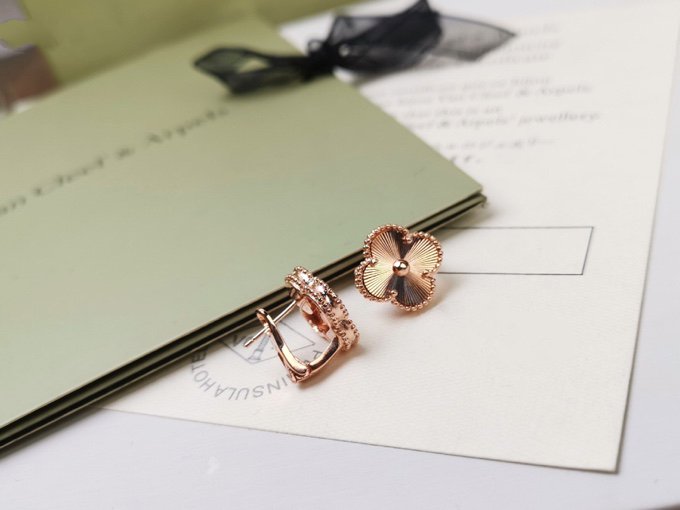 [Royal Jewelry]CLOVER MEDIUM STUD EARRINGS
