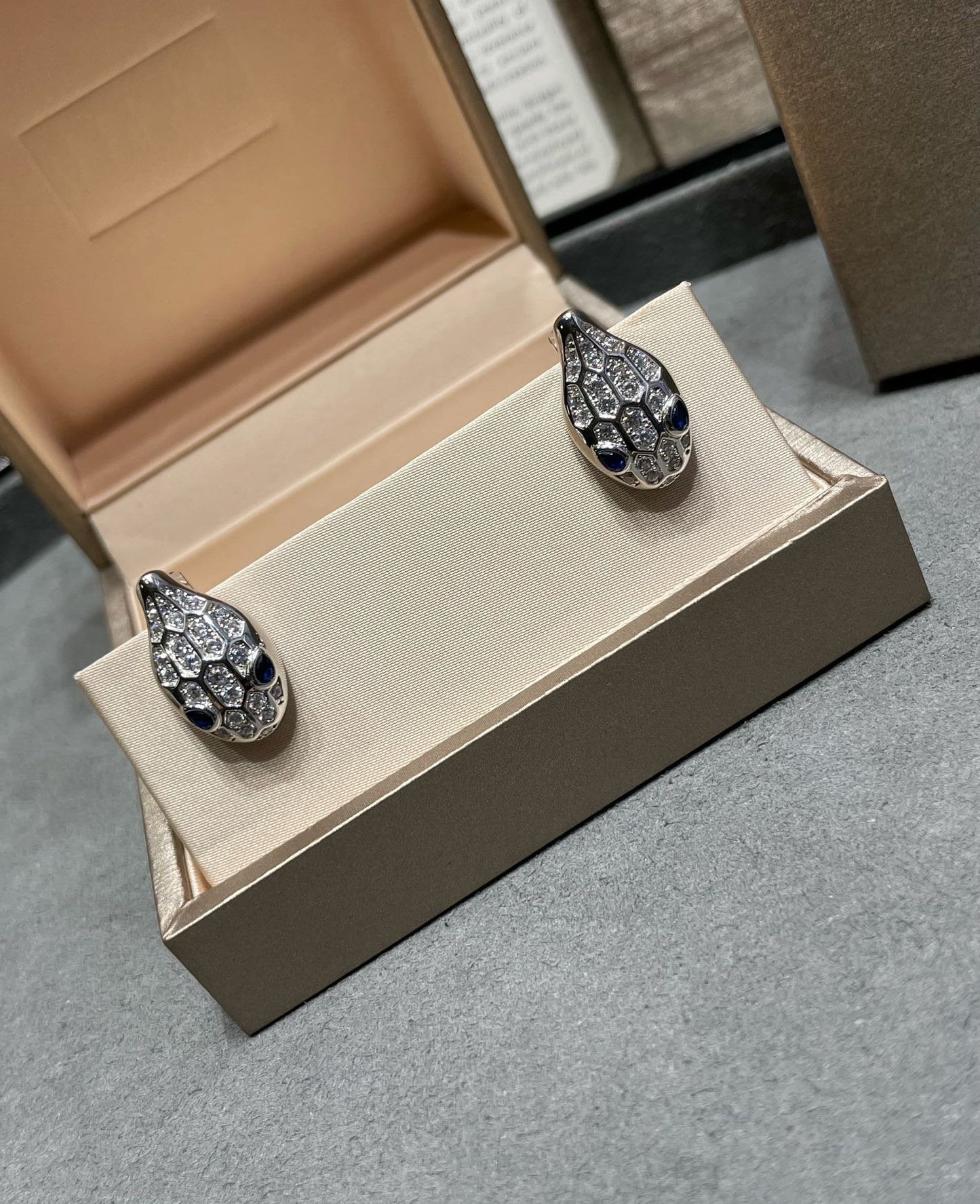 [Royal Jewelry]SERPENT DIAMOND STUD EARRINGS