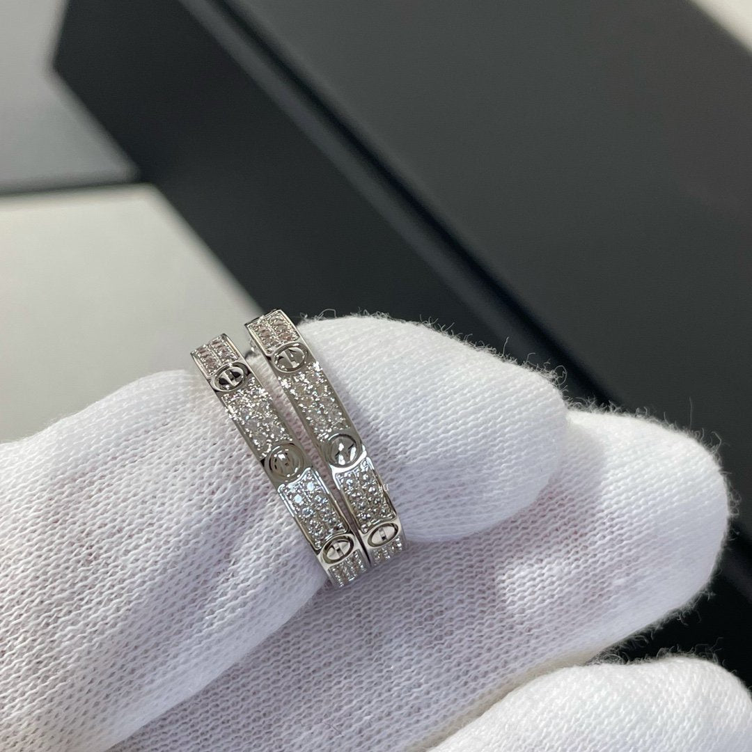 [Royal Jewelry]LOVE DIAMOND SILVER HOOP EARRINGS
