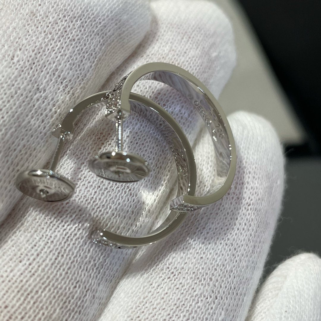 [Royal Jewelry]LOVE DIAMOND SILVER HOOP EARRINGS