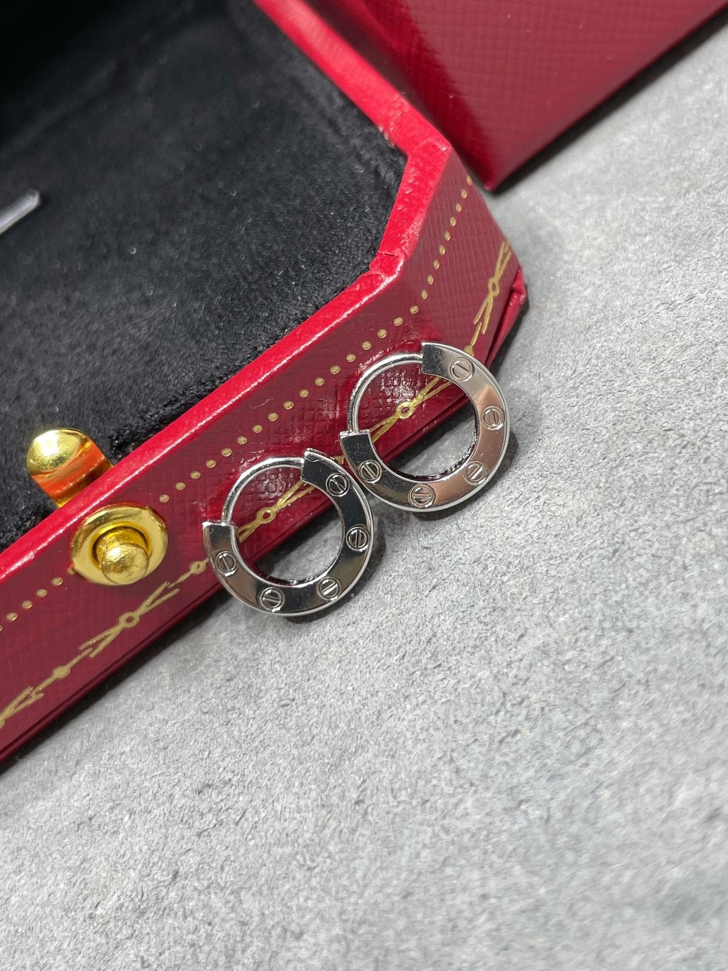 [Royal Jewelry]LOVE MINI EARRINGS