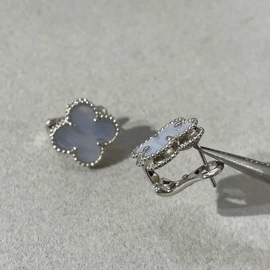 [Royal Jewelry]CLOVER CHALCEDONY SILVER STUD EARRINGS