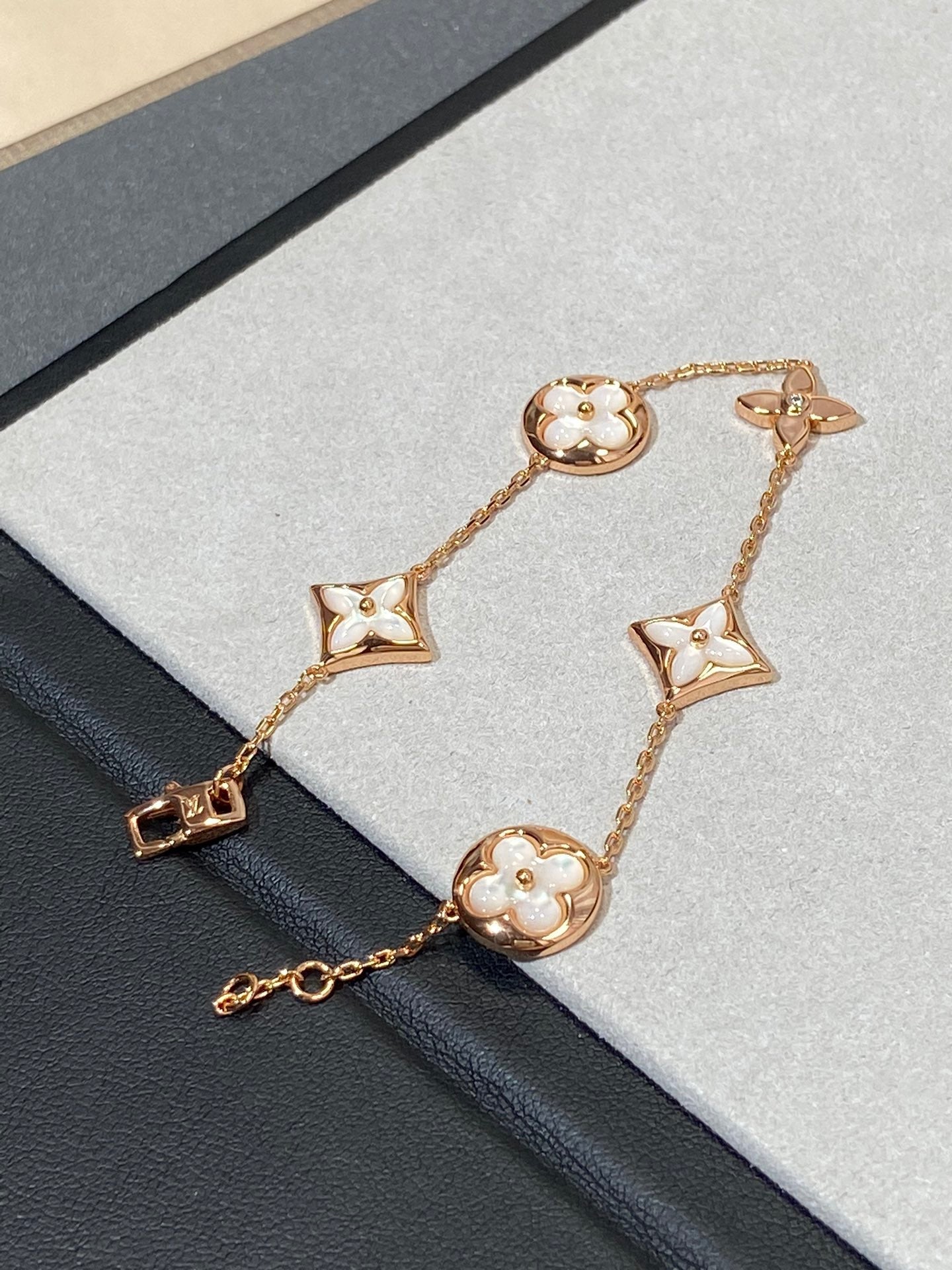 [Royal Jewelry]STAR AND SUN 5 MOTIF MOP PINK GOLD BRACELET
