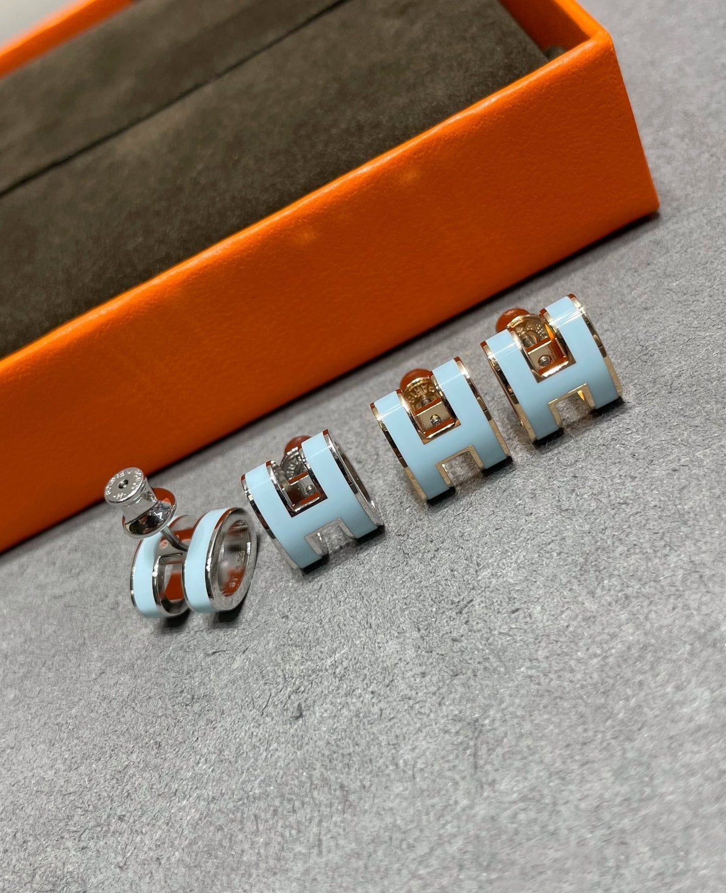 [Royal Jewelry]POP H SKY BLUE STUD EARRINGS