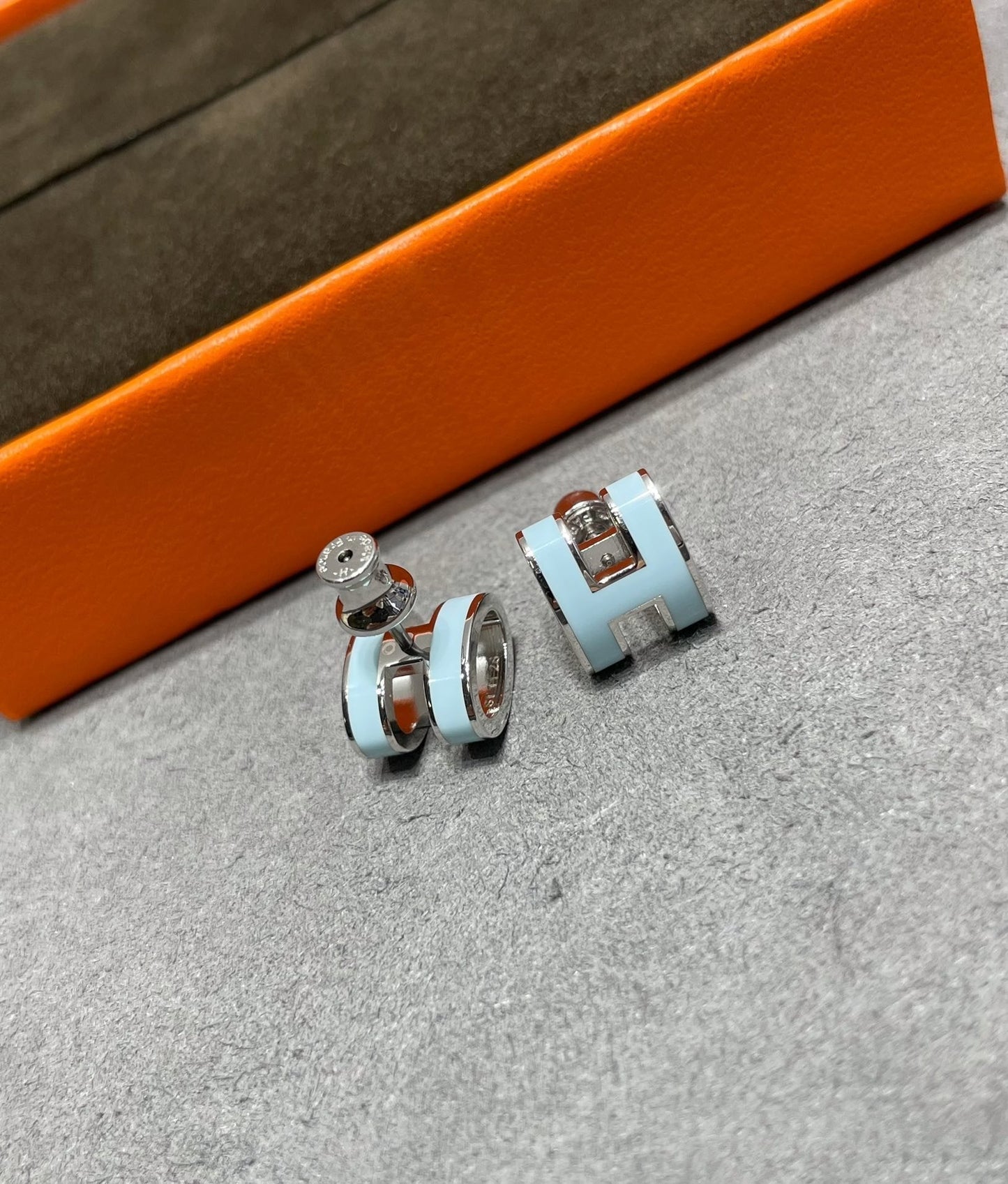 [Royal Jewelry]POP H SKY BLUE STUD EARRINGS