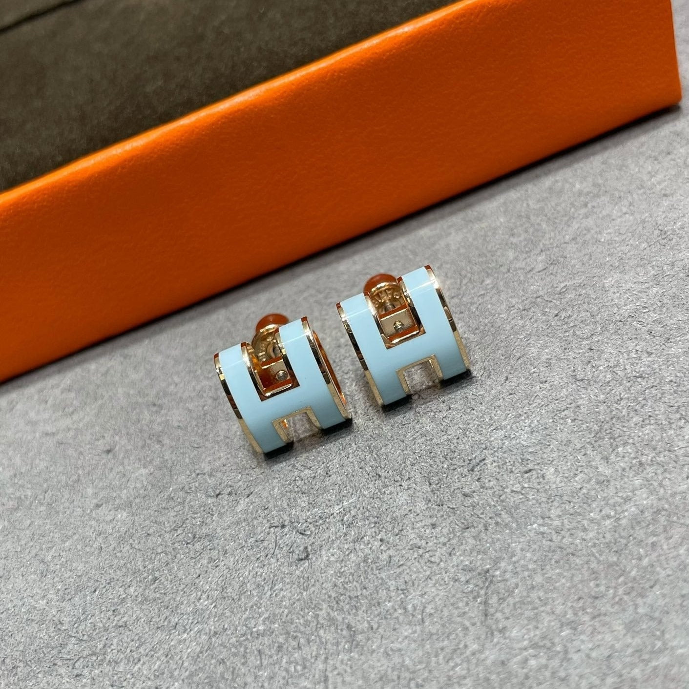 [Royal Jewelry]POP H SKY BLUE STUD EARRINGS