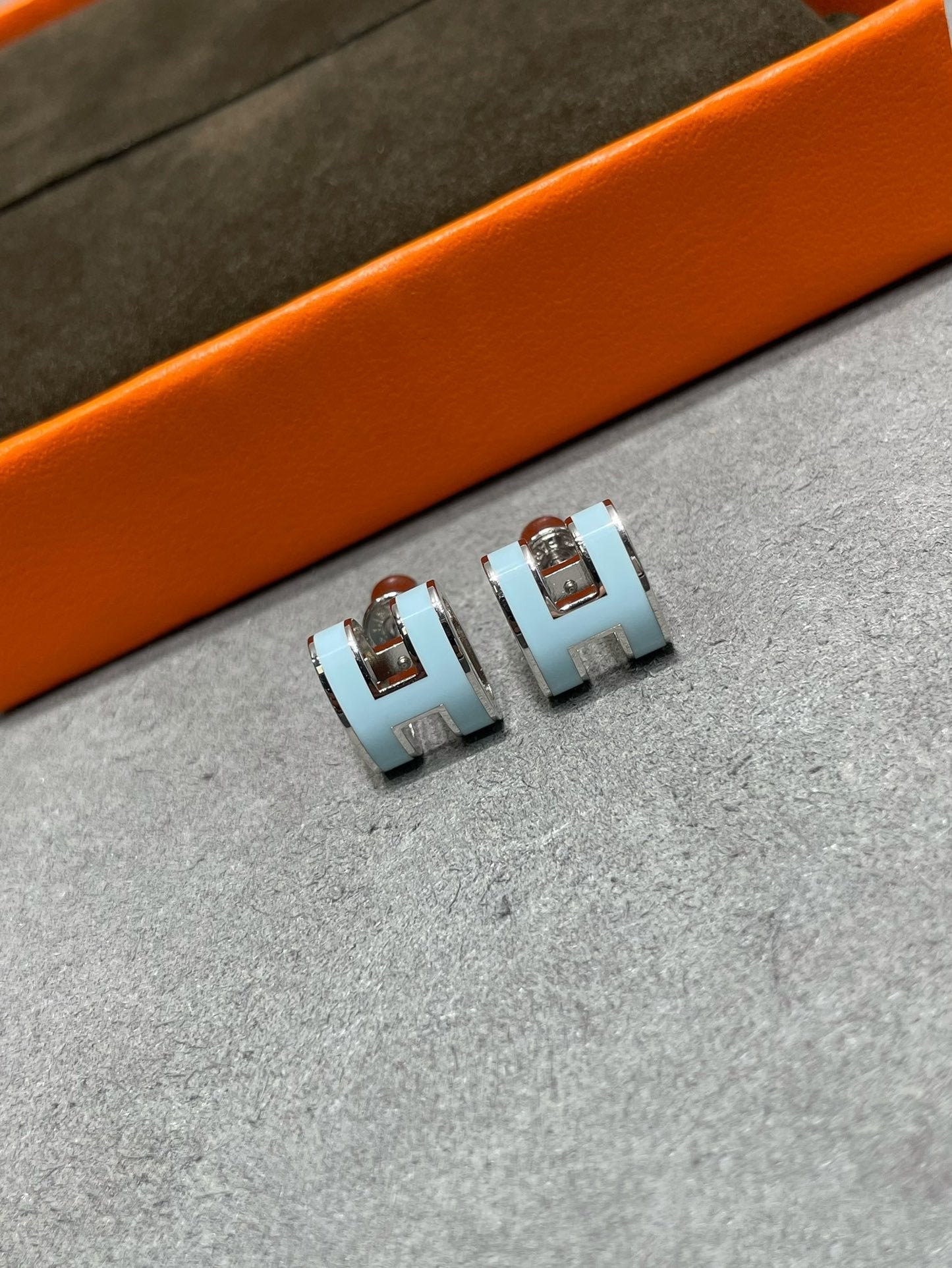 [Royal Jewelry]POP H SKY BLUE STUD EARRINGS