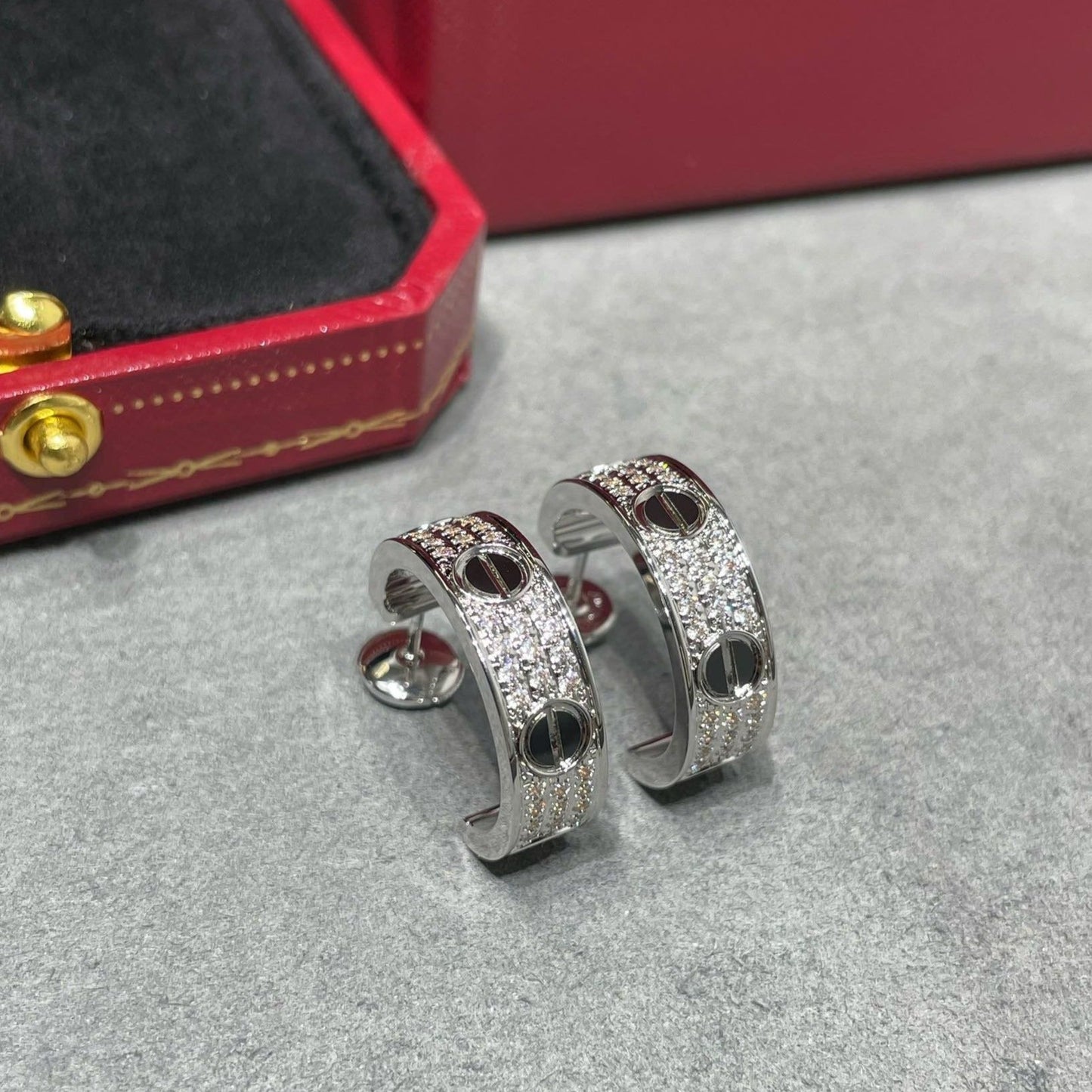 [Royal Jewelry]LOVE CERAMIC DIAMOND PAVED SILVER EARRINGS