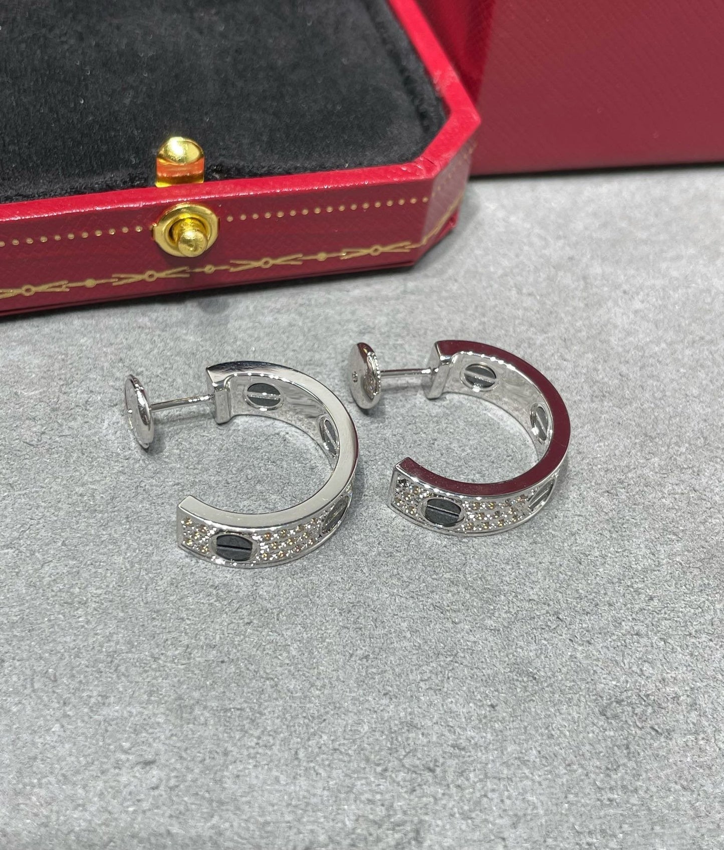[Royal Jewelry]LOVE CERAMIC DIAMOND PAVED SILVER EARRINGS