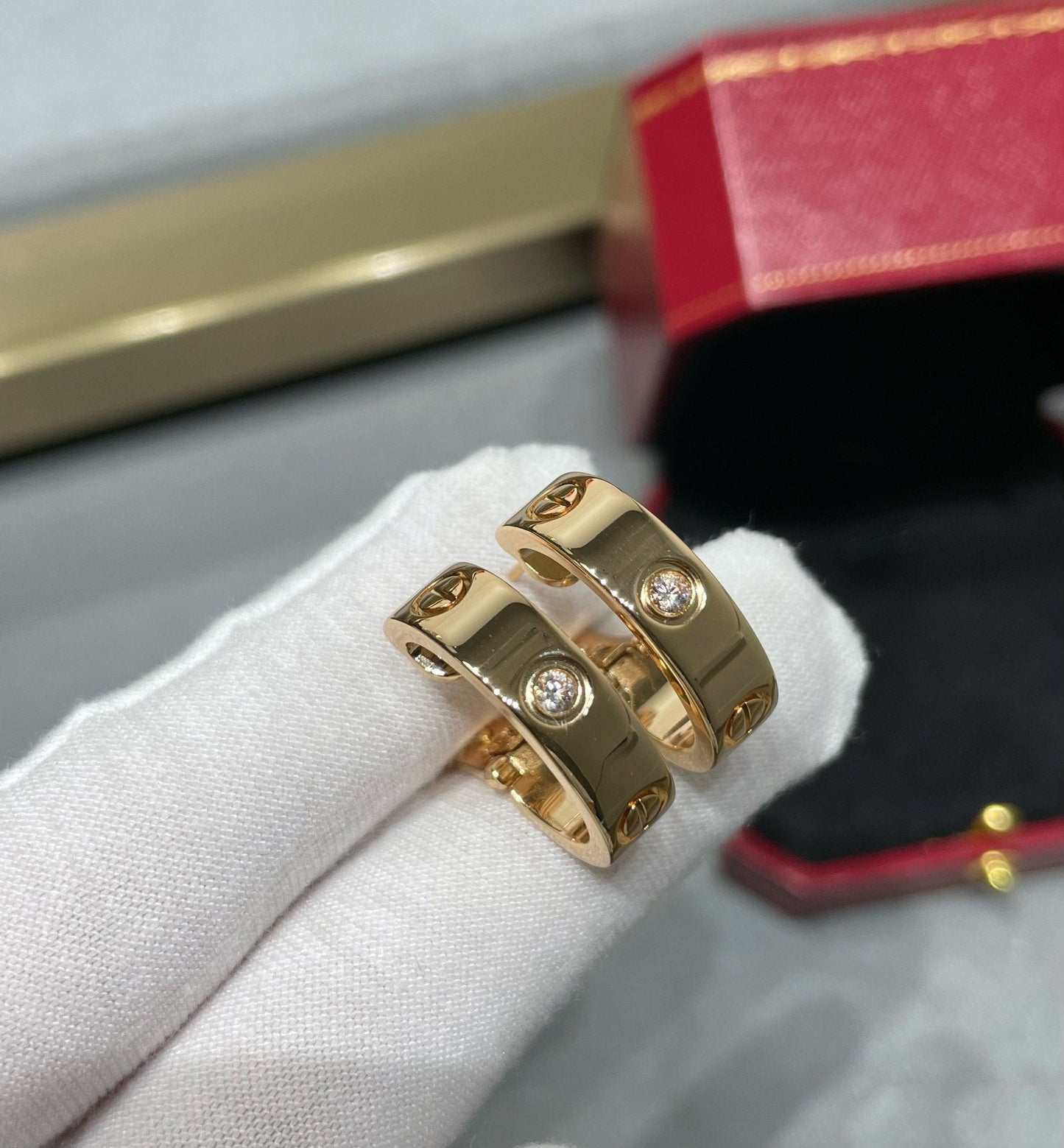 [Royal Jewelry]LOVE 5.5MM 1 DIAMOND EARRINGS