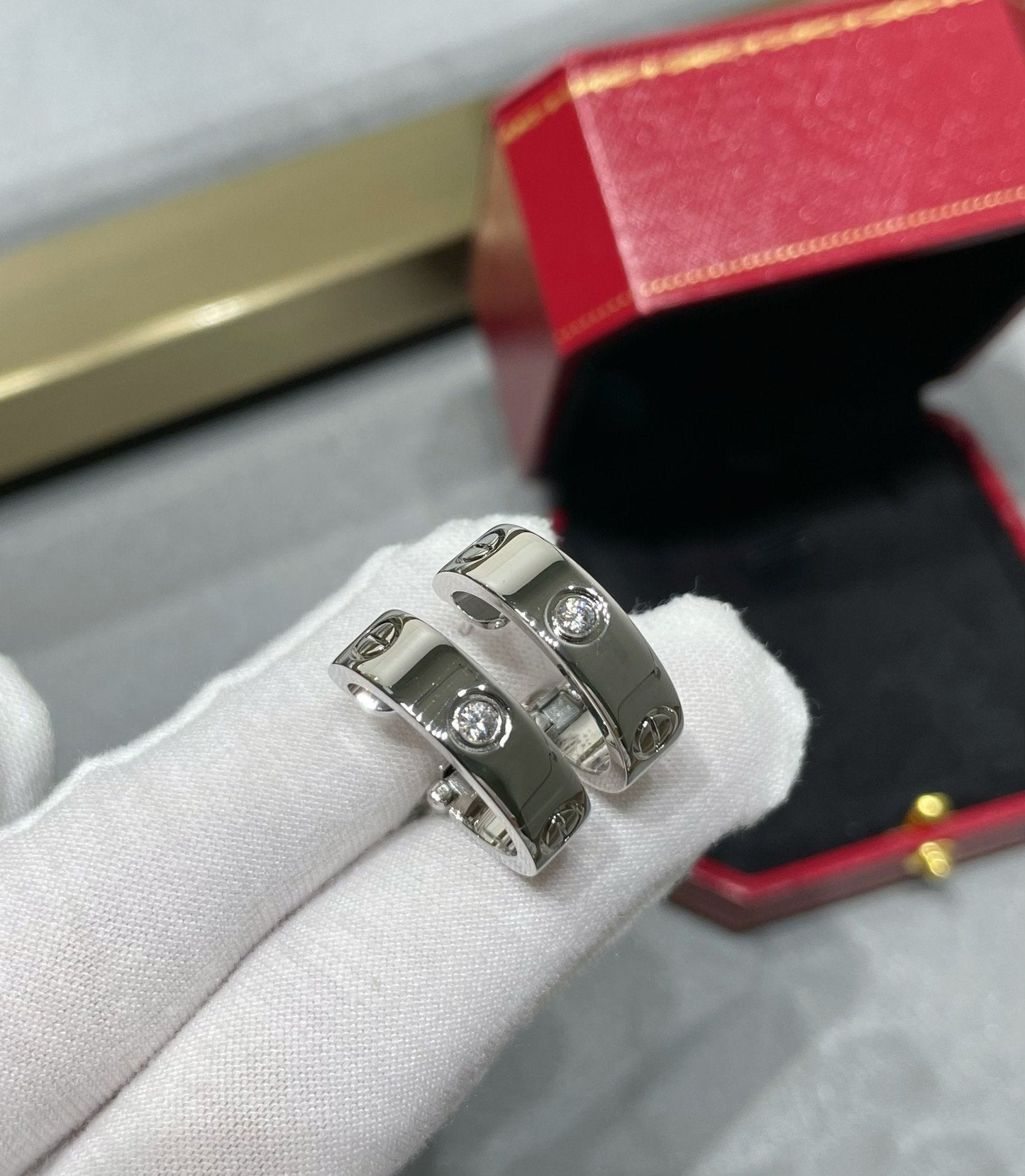 [Royal Jewelry]LOVE 5.5MM 1 DIAMOND EARRINGS