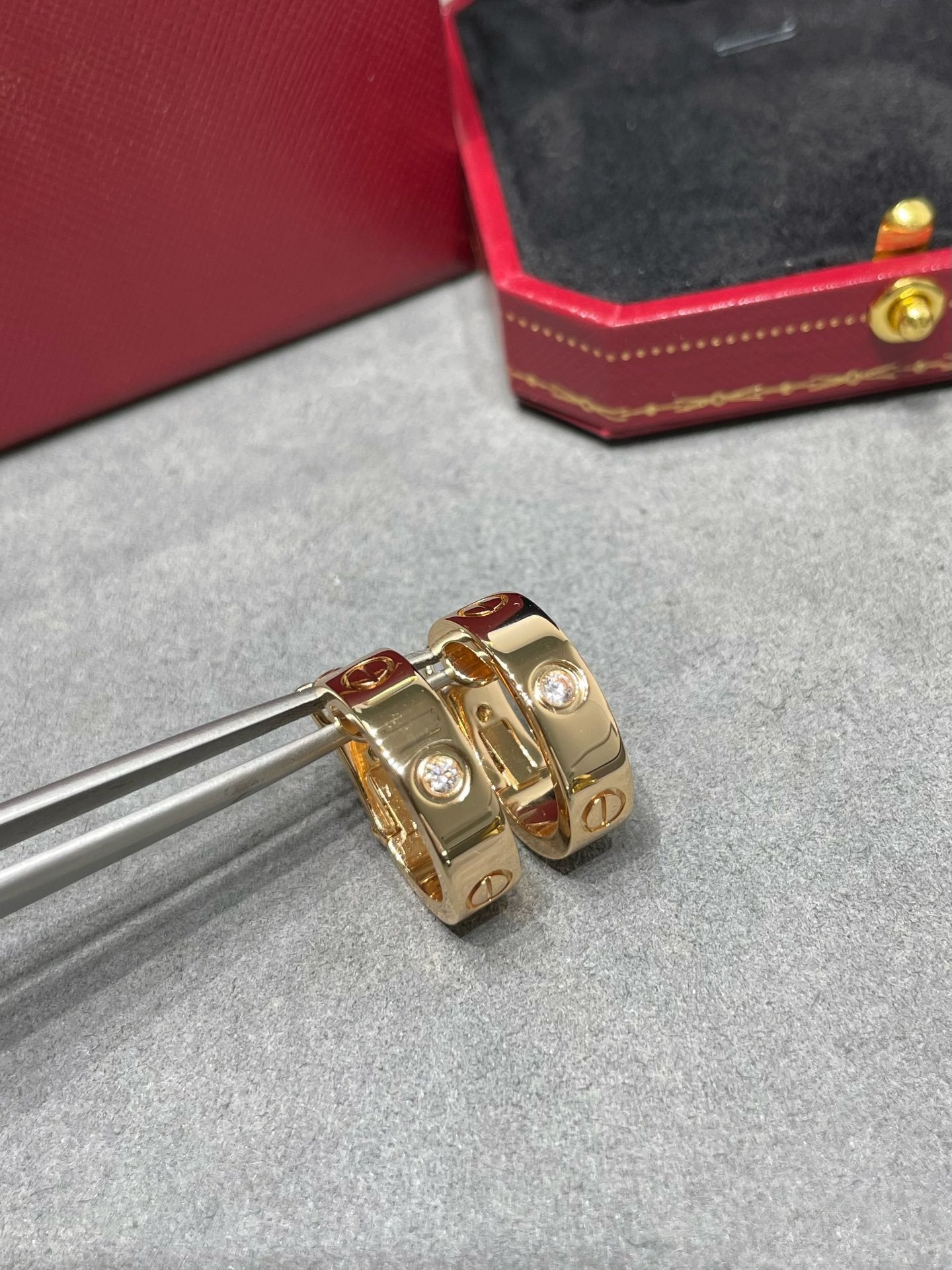 [Royal Jewelry]LOVE 5.5MM 1 DIAMOND EARRINGS
