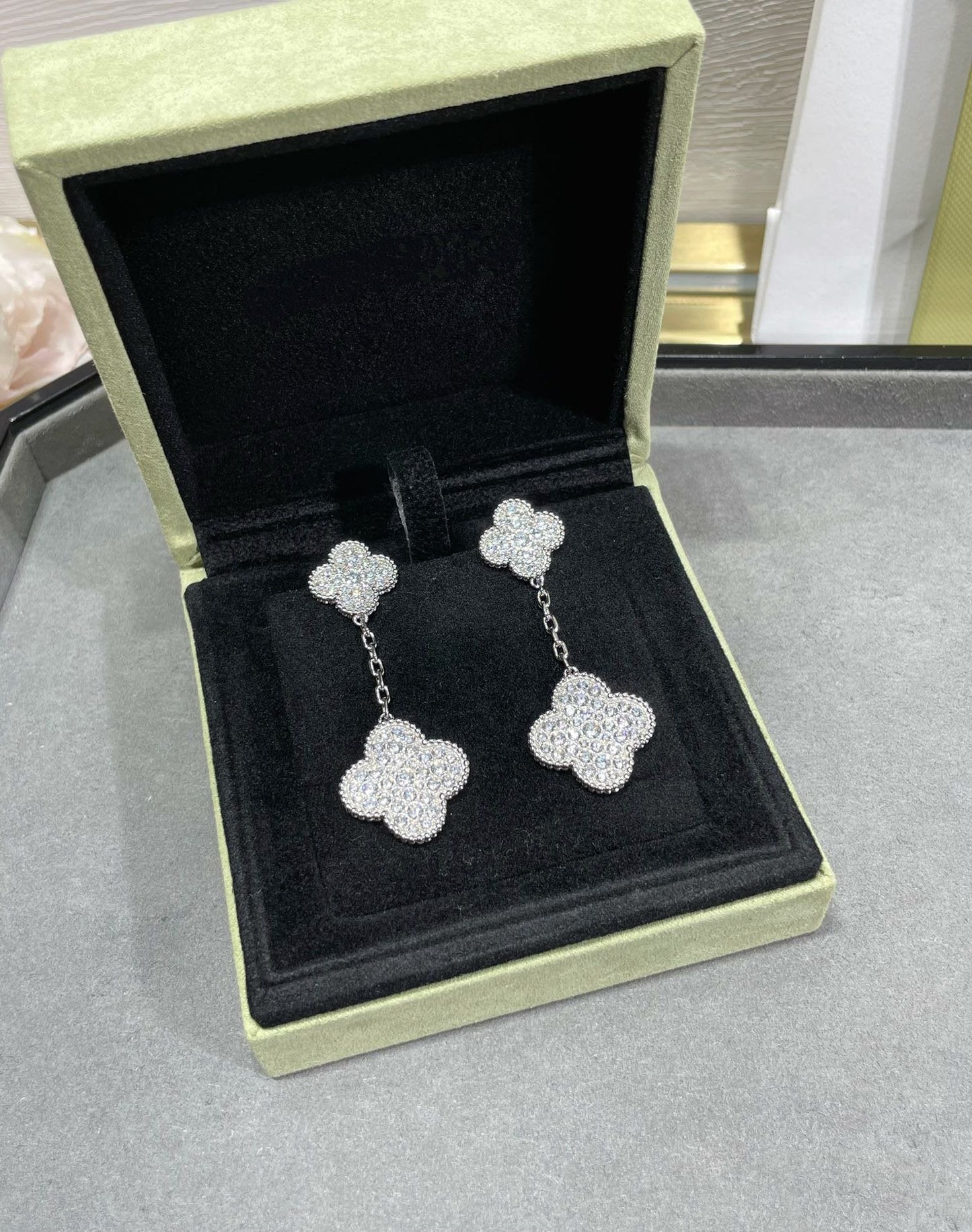 [Royal Jewelry]CLOVER 2 MOTIFS DIAMOND PAVED SILVER EARRINGS