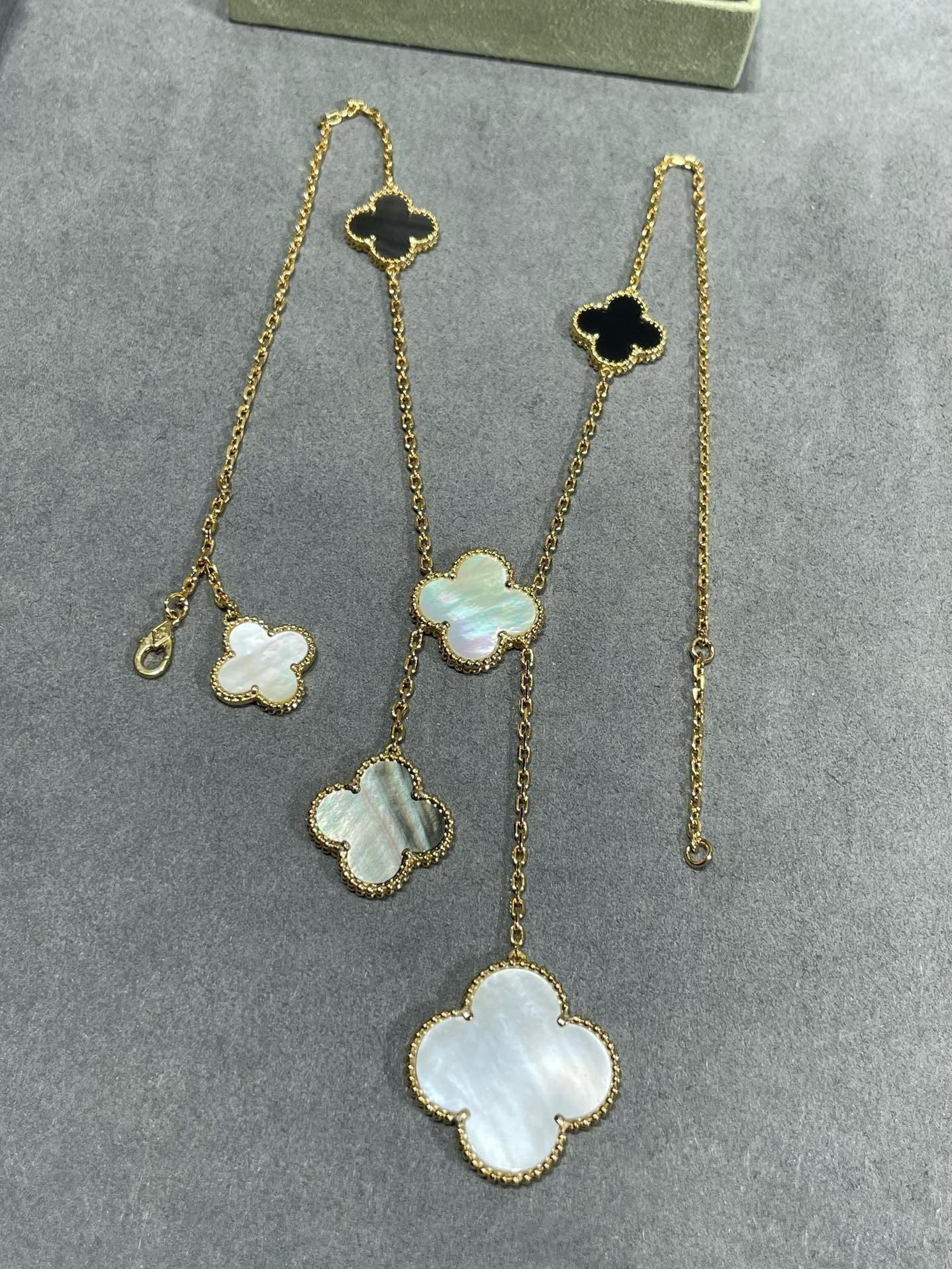[Royal Jewelry]CLOVER 6 MOTIF MOP ONYX GOLD NECKLACE
