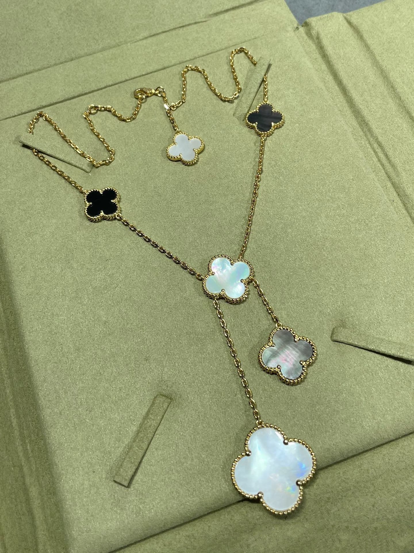 [Royal Jewelry]CLOVER 6 MOTIF MOP ONYX GOLD NECKLACE