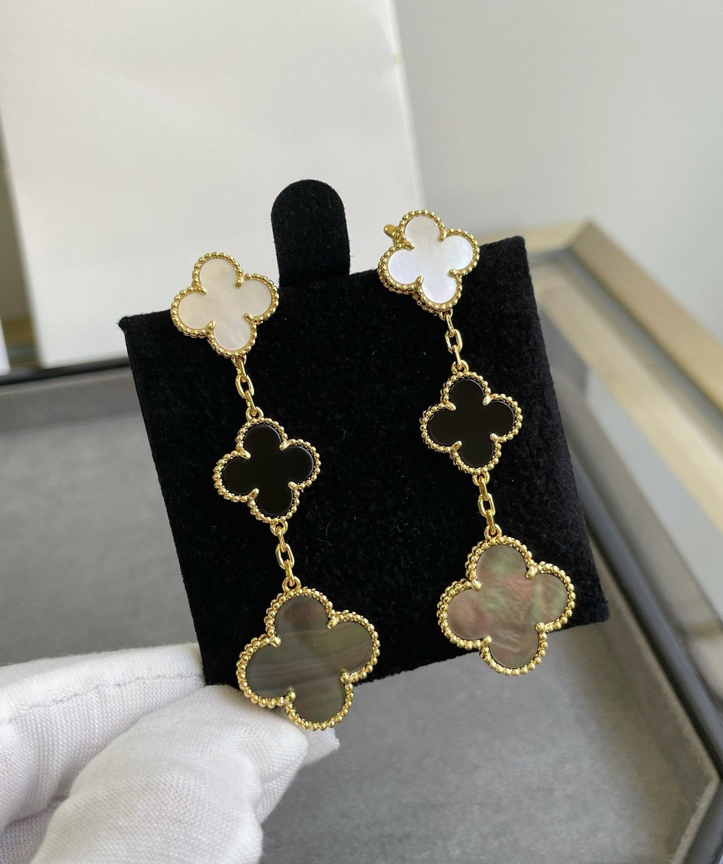[Royal Jewelry]CLOVER 3 MOTIF MOP ONYX DARK MOP PINK GOLD EARRINGS