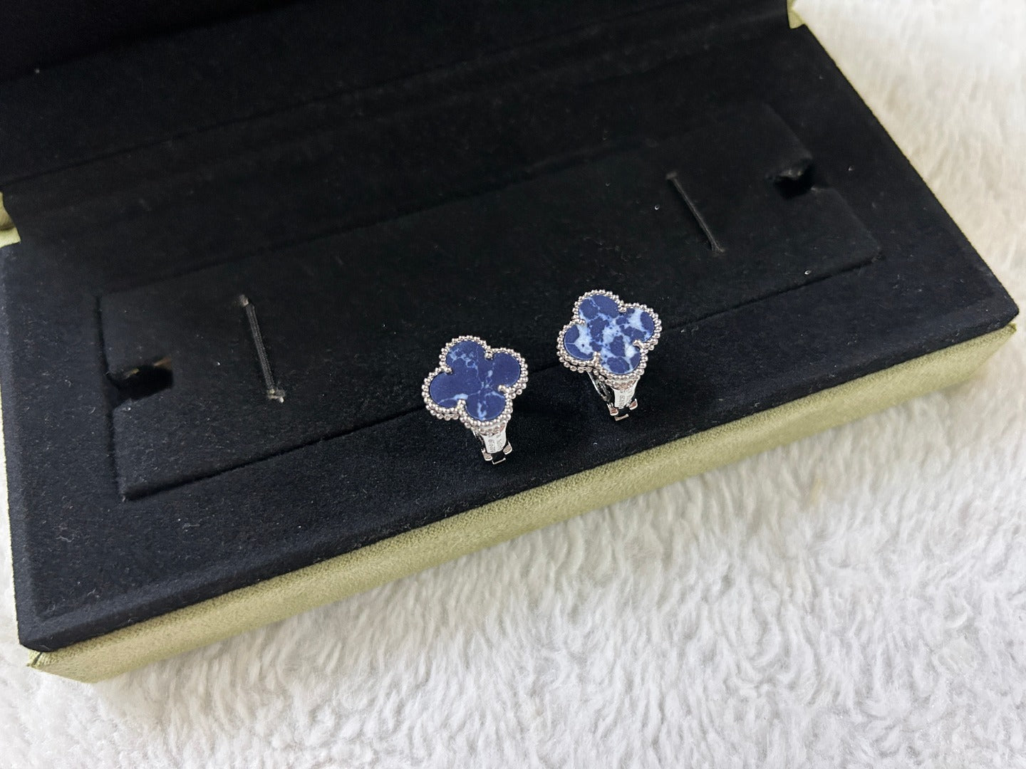 [Royal Jewelry]CLOVER PIETERSITE MEDIUM STUD EARRINGS