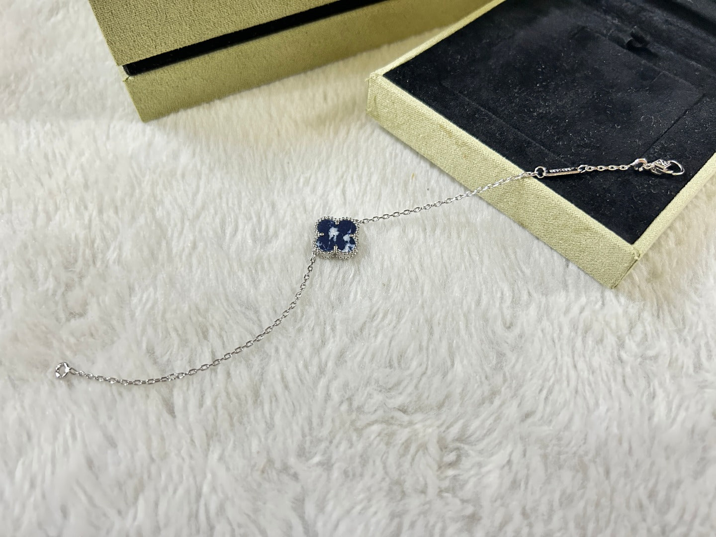 [Royal Jewelry]CLOVER 1 MOTIF PIETERSITE BRACELET