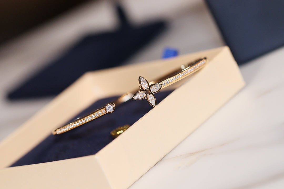 [Royal Jewelry]IDYLLE GOLD OPEN BRACELET DIAMOND PAVED