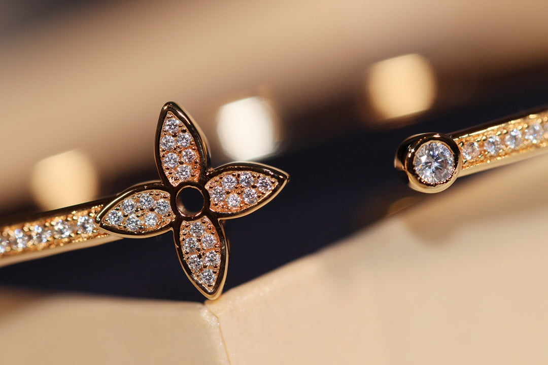 [Royal Jewelry]IDYLLE GOLD OPEN BRACELET DIAMOND PAVED