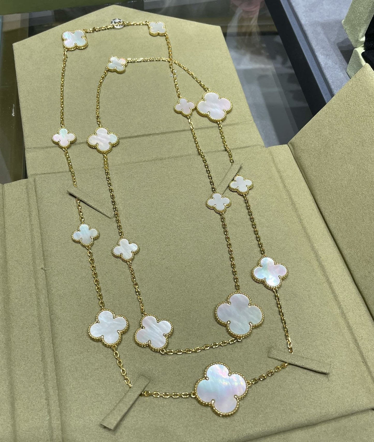 [Royal Jewelry]CLOVER 16 MOTIF WHITE MOP GOLD NECKLACE