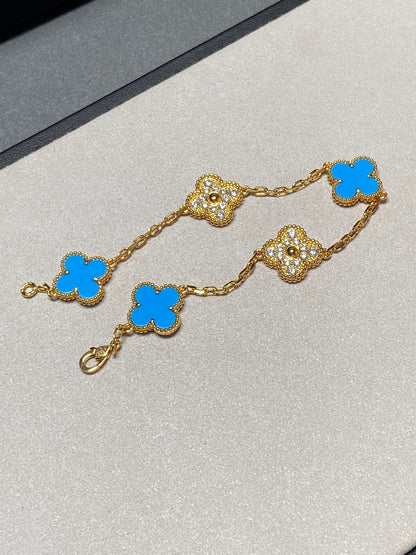 [Royal Jewelry]BRACELET TRÈFLE 5 MOTIFS EN OR, DIAMANTS ET CHALCEDOINE BLEUE