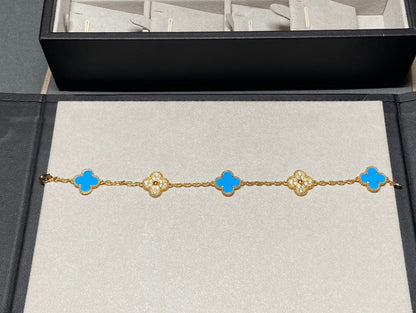 [Royal Jewelry]BRACELET TRÈFLE 5 MOTIFS EN OR, DIAMANTS ET CHALCEDOINE BLEUE